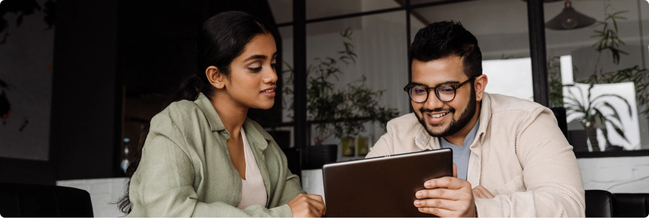 Illustration: People working together.